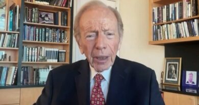 Former Sen. Joe Lieberman Dies After Complications From Fall