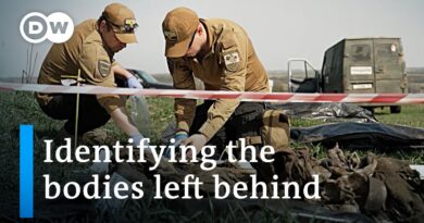 How volunteers try to identify corpses on Ukraine’s battlefields | DW News