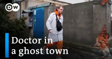 A Ukrainian doctor chooses to stay in embattled Kherson | Focus on Europe