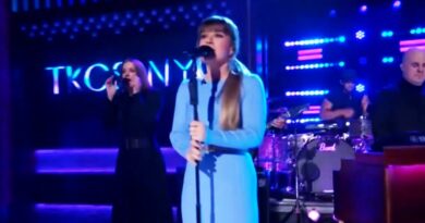 Kelly Clarkson Says She’s on a Weight Loss Drug