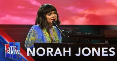 “Paradise” – Norah Jones (LIVE on The Late Show)