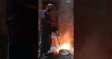 This master craftsman makes at least 600 scissors every day in hellish conditions. #india #metalwork