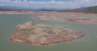 Visitors Take Boats to See Sunken Island in Philippines