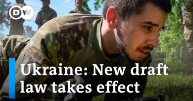 Who’s are the new draftees under Ukraine’s new mobilization law? | DW News