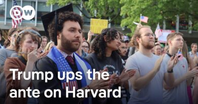 Harvard students protest over Trump cuts | DW News