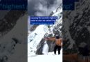 Cleaning up Mount Everest with drones | DW News