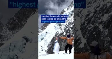 Cleaning up Mount Everest with drones | DW News