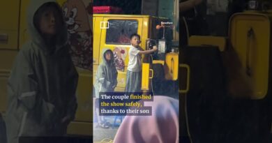Heavy rain doesn’t deter Chinese boy, 6, operating crane for acrobat parents #shorts