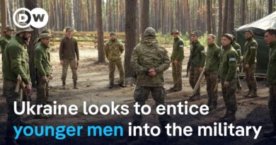 New Ukraine military recruitment program targets young men | DW News