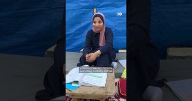 Teen studies amid wreckage of destroyed home in Khan Younis | DW News