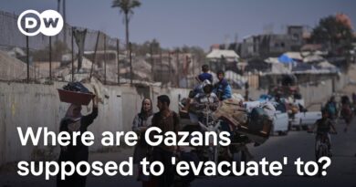 Israel issues evacuation orders for central Gaza | DW News