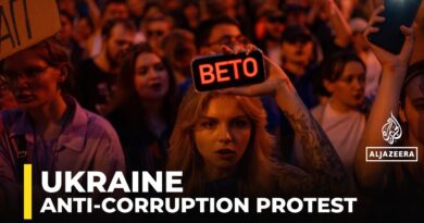 Protesters in Ukraine denounce law curbing anticorruption agencies