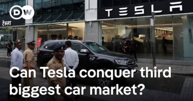 Tesla opens first showroom in India | DW News