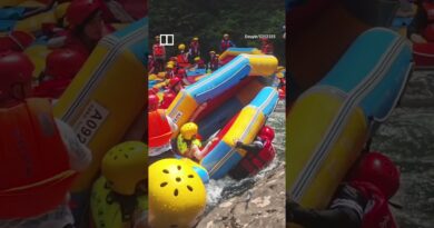 Chinese tourists stranded while rafting in valley #shorts