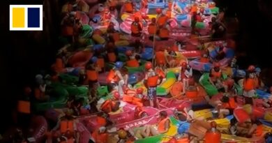 Chinese tourists stranded while rafting in valley