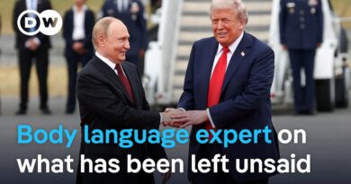 How does a behavior expert interpret the US and Russia leaders’ body language? | DW News