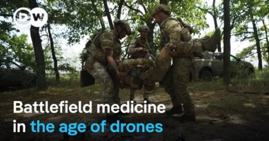 How Russian drones make saving Ukrainian soldiers more difficult | DW News