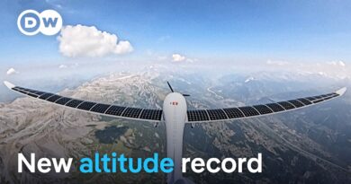 Solar plane sets new record for highest ever flight at 9,521 metres | DW News