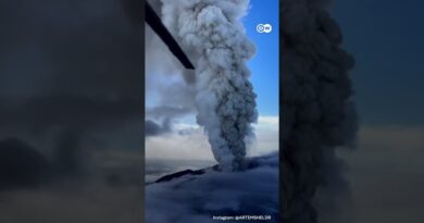 Volcano in Russia’s Kamchatka region erupts for first time in 600 years | DW News