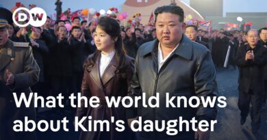 North Korea’s Kim Jong Un accompanied by teenage daughter to Beijing | DW News