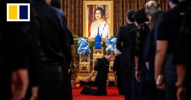 Thousands in Bangkok mourn former queen