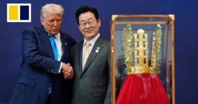 Trump gifted gold crown in South Korea
