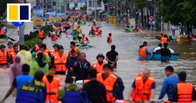 Deadly Vietnam floods strand hundreds in relentless rain