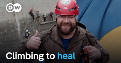 Former Ukrainian POWs climb to heal the trauma of Russia’s war | DW Reporter