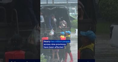 Heavy rainfall causes severe flooding in southern Thailand | DW News
