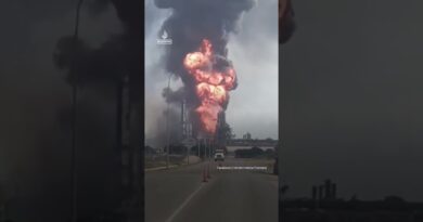 Huge fire seen after ‘explosion’ at Venezuela oil plant | AJ #shorts