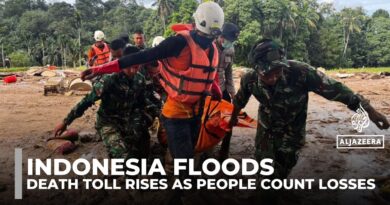 Indonesia floods death toll rises to 442 as people hunt for food and water