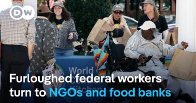NGOs, food banks get meals to furloughed federal workers as US goverment shutdown drags on | DW News
