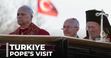 Pope, Orthodox leader mark Christian milestone in historic Turkiye meeting