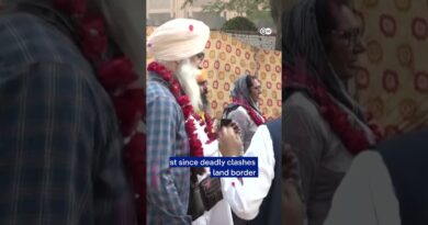Sikh pilgrims cross border from India to Pakistan | DW News