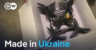 The Ukrainian volunteers building drones for the frontline | DW News