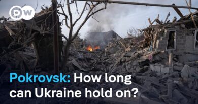 Why Ukraine keeps fighting for Pokrovsk and what losing it would mean | DW News