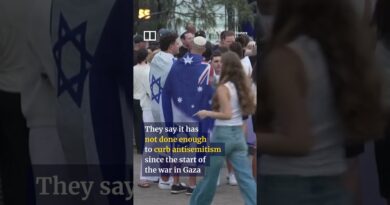 Albanese booed at Bondi attack memorial