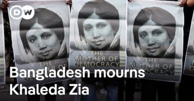 Bangladesh declares three days of mourning for death of its first female prime minister | DW News