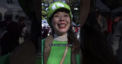 Japan’s ritual where everyone must laugh | DW News