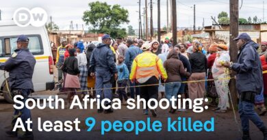 Mass shooting at tavern outside Johannesburg: Manhunt for assailants underway | DW News