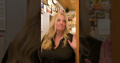 Meet Lynne Austin, the first #Hooters Girl