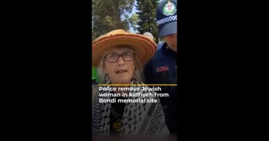 Police remove keffiyeh-wearing Jewish woman from Bondi memorial site | AJ#shorts