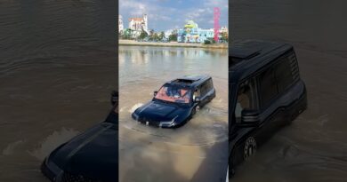 They put the ‘Super Unsinkable Vehicle’ in the SUV🚙🌊 #chinese #car #offroad