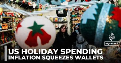 US holiday spending hits 20-year high as shoppers worry about rising costs