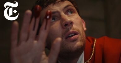 Watch an Ensemble Scene From ‘Wake Up Dead Man: A Knives Out Mystery’ | Anatomy of a Scene