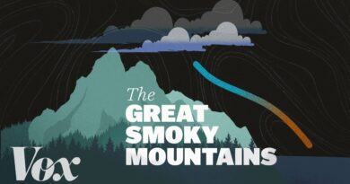 What makes the Great Smoky Mountains smoky?