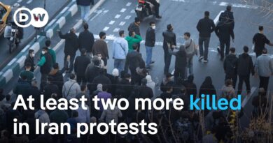 Analyst: Iran’s currency depreciation ‘brought about by US sanctions’ and gov’t ‘mismanagement’