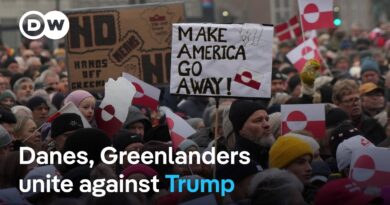 Danes, Greenlanders protest Trump plan as EU leaders show outrage over tariff threat | DW News