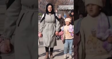 Kurdish residents flee Aleppo from government forces’ military operation | DW News