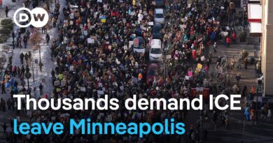 Minnesota residents push back against ICE immigration raids | DW News